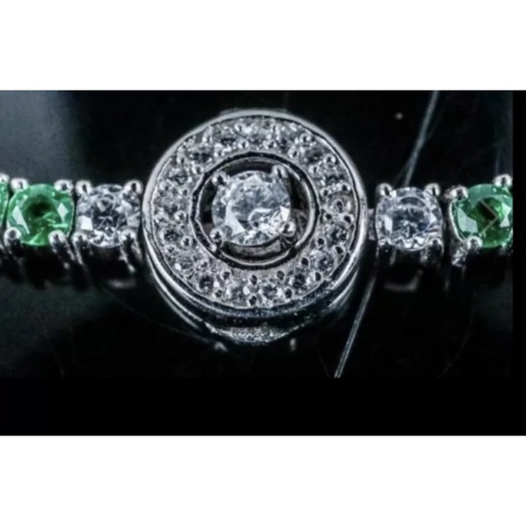 925 Sterling Silver Bracelet w/ Fancy Clasp, Green Emeralds & Clear Swarovski - Picture 2 of 2